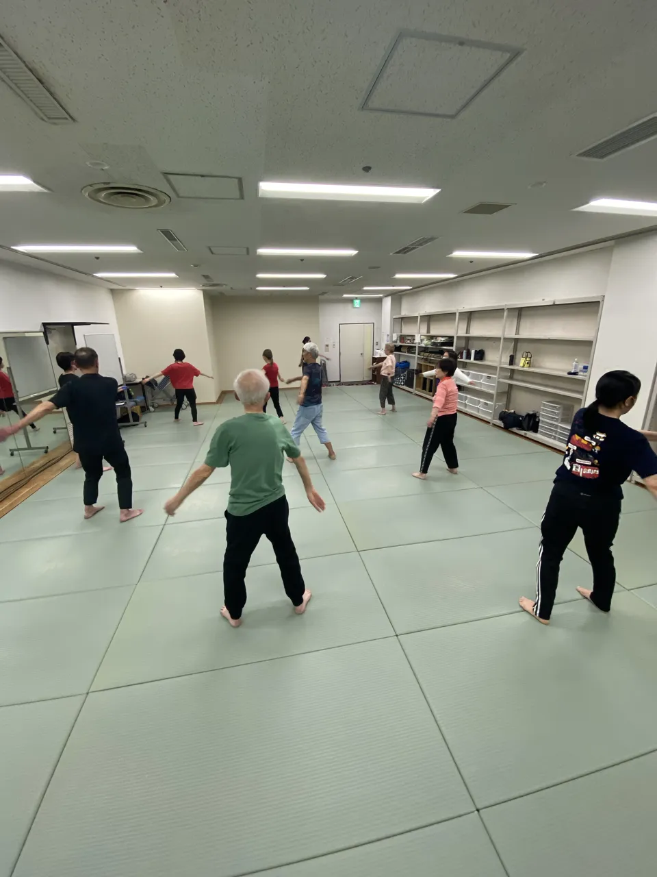 A breathing-method practice session in progress